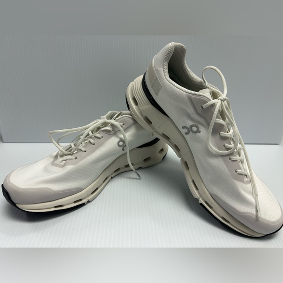 Mens On Running Cloudnova Form White Low Top Sneaker Everyday/Travel Cushion 8.5 - Picture 10 of 13